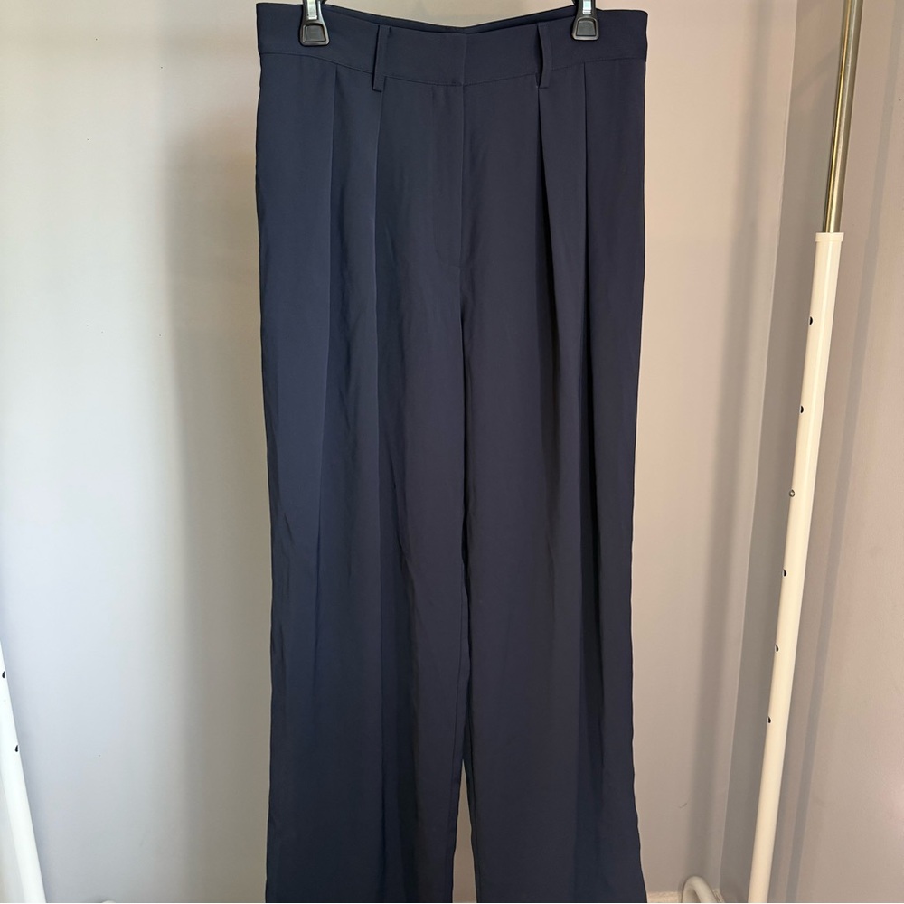 Barely Worn - Women's Sophie Rue Large Dress Pant in Navy with Button and Zipper